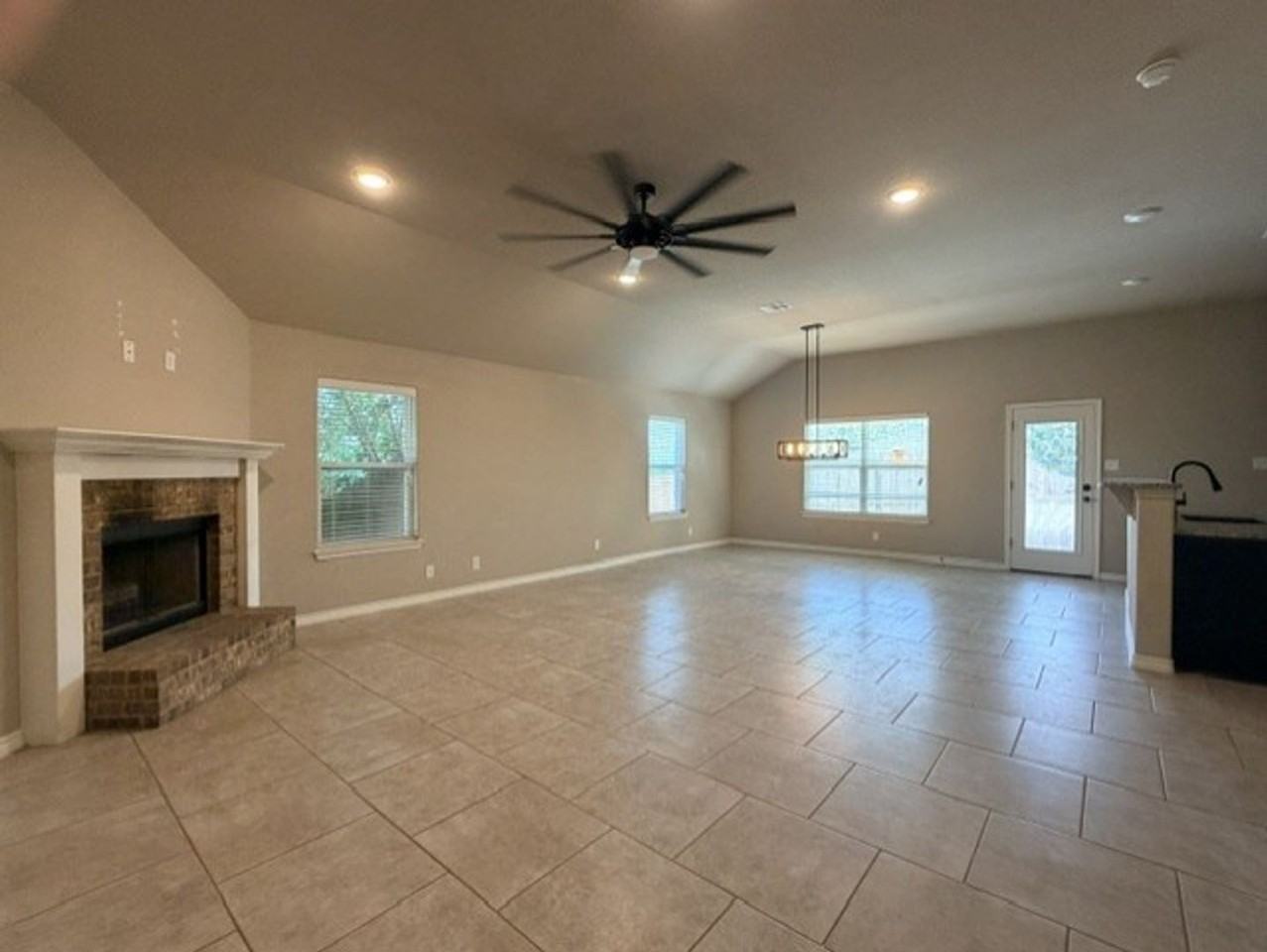 821 Kendra Dr - Photo 4 of 24