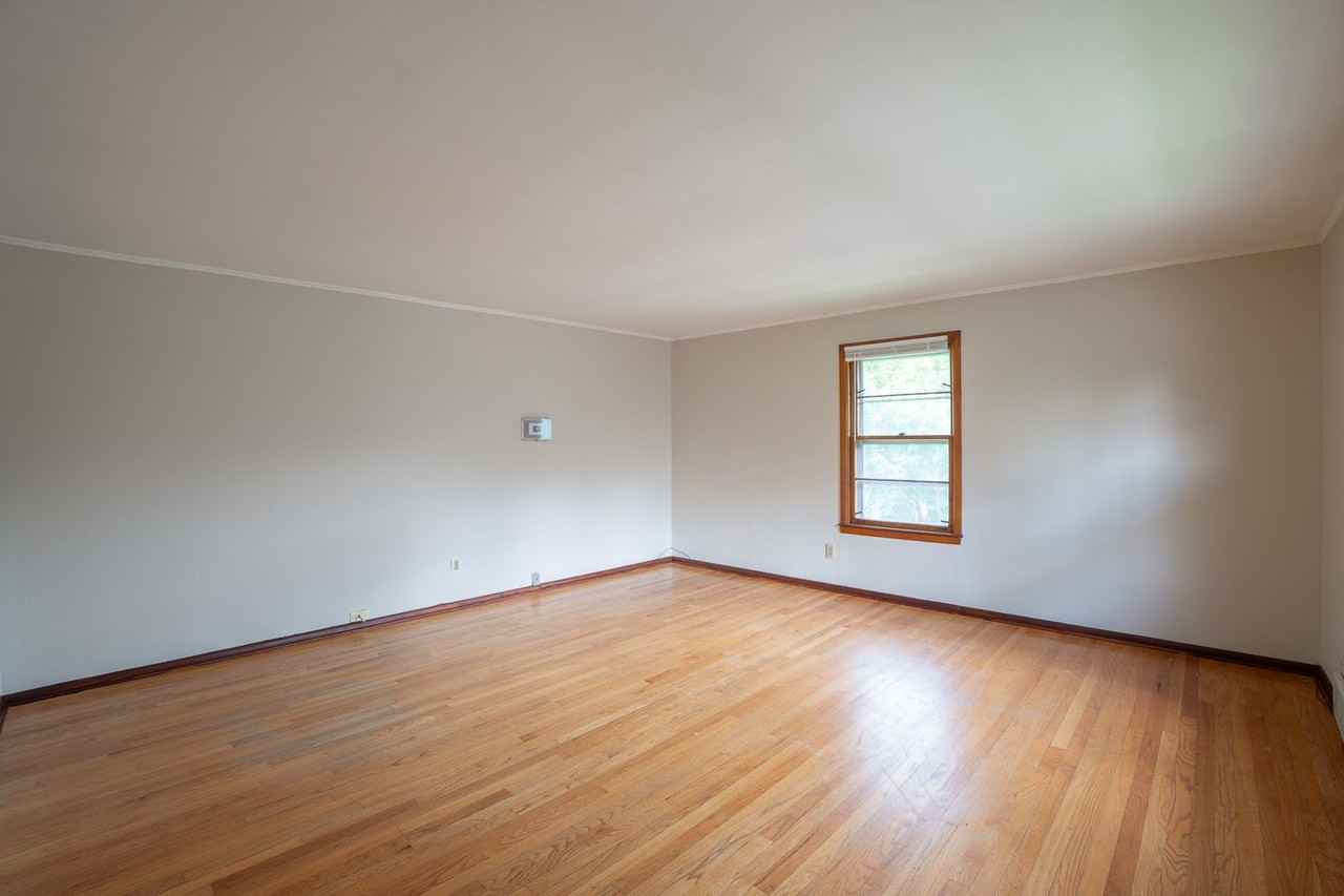 430 Oak St - Photo 2 of 11