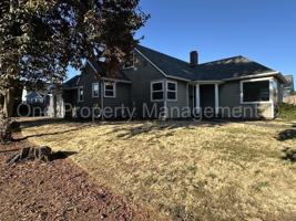 featured image of 902 E 31st St
