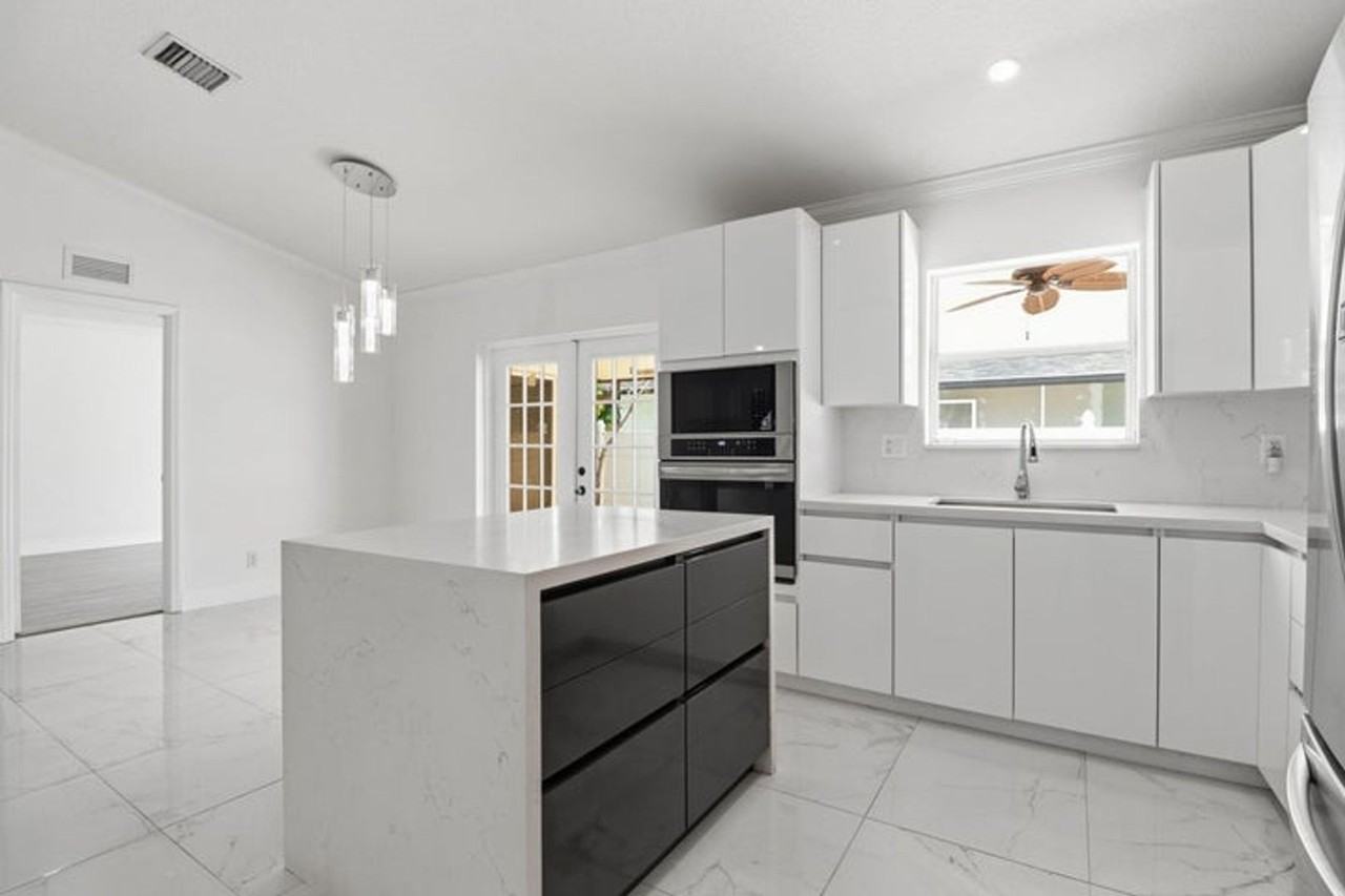 105 Venessa St - Photo 2 of 18