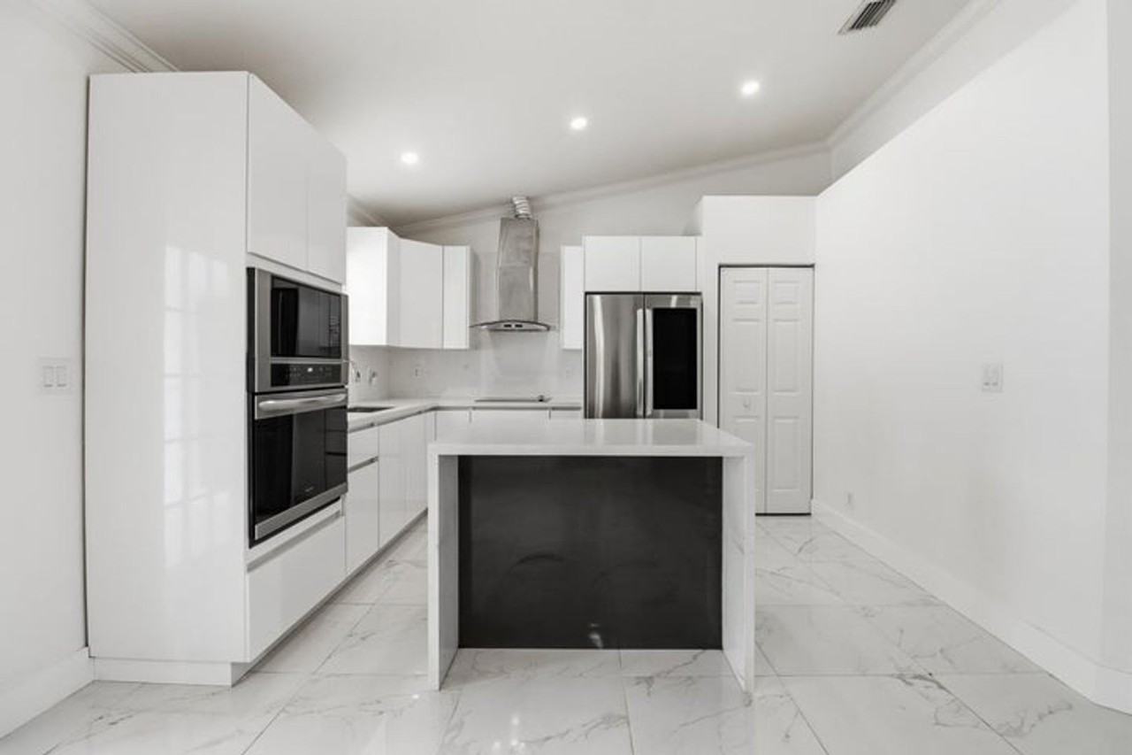 105 Venessa St - Photo 3 of 18