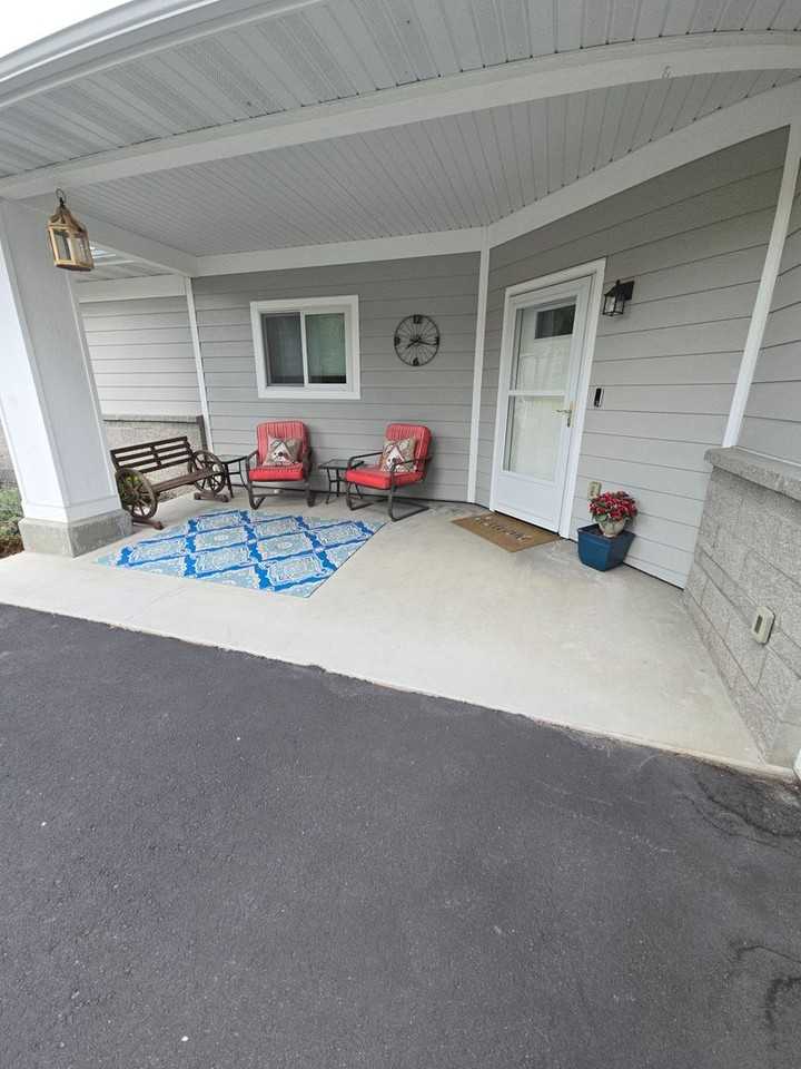19 Cobble Stone Way Unit D - Photo 2 of 33