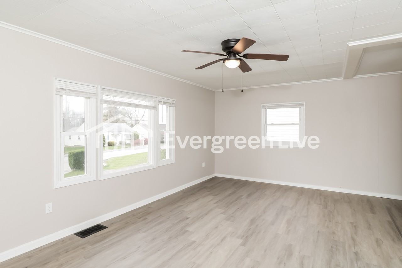 217 Victoria Dr - Photo 2 of 12