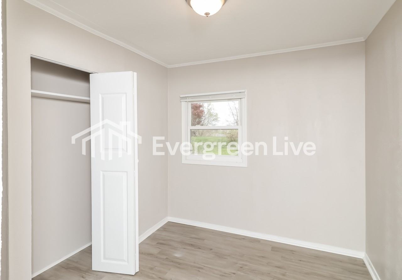 217 Victoria Dr - Photo 5 of 12