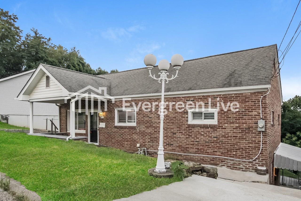 2209 Front St - Photo 2 of 15
