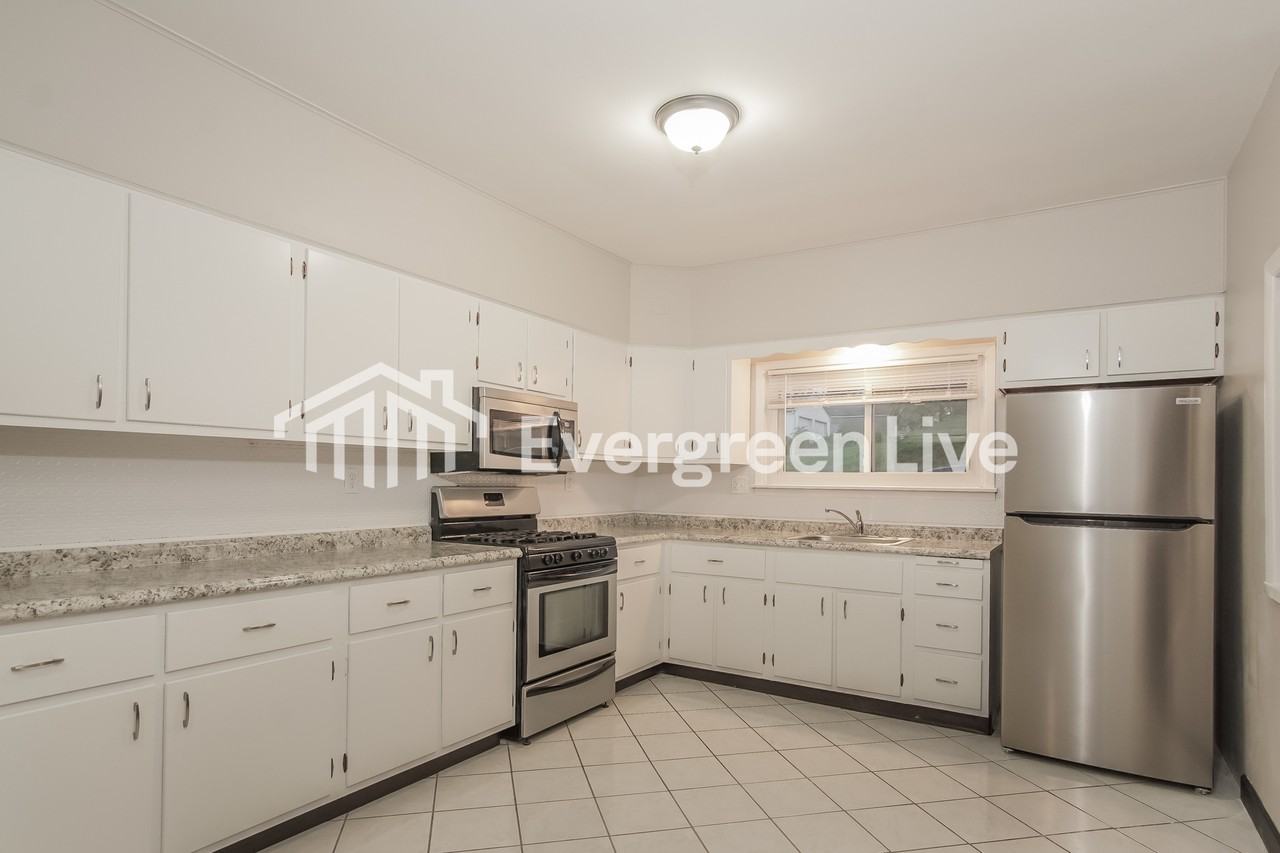 2209 Front St - Photo 4 of 15
