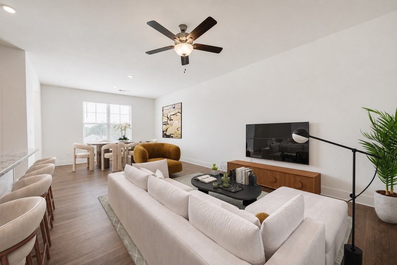 2060 Woodbine Wy - Photo 2 of 16