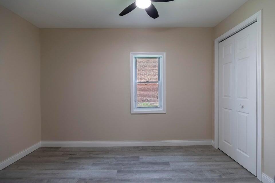 2604 Schrage Ave - Photo 3 of 15
