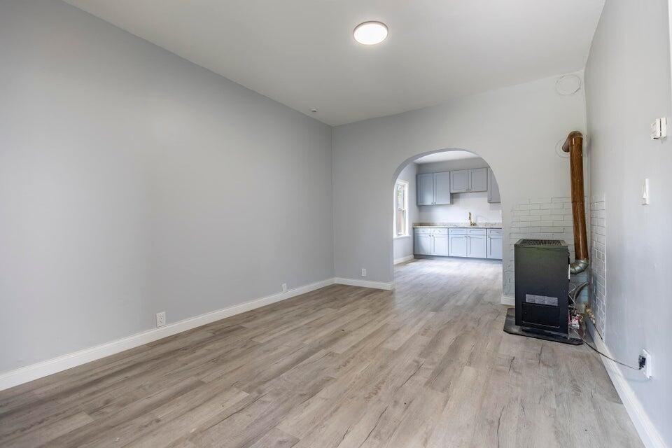 2604 Schrage Ave - Photo 5 of 15