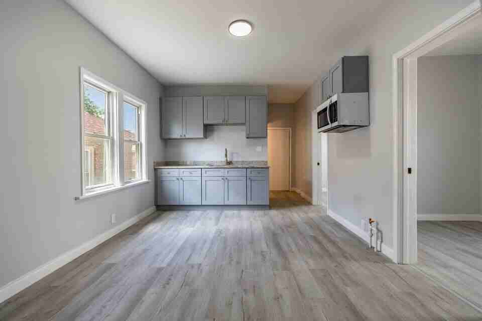 2604 Schrage Ave - Photo 6 of 15