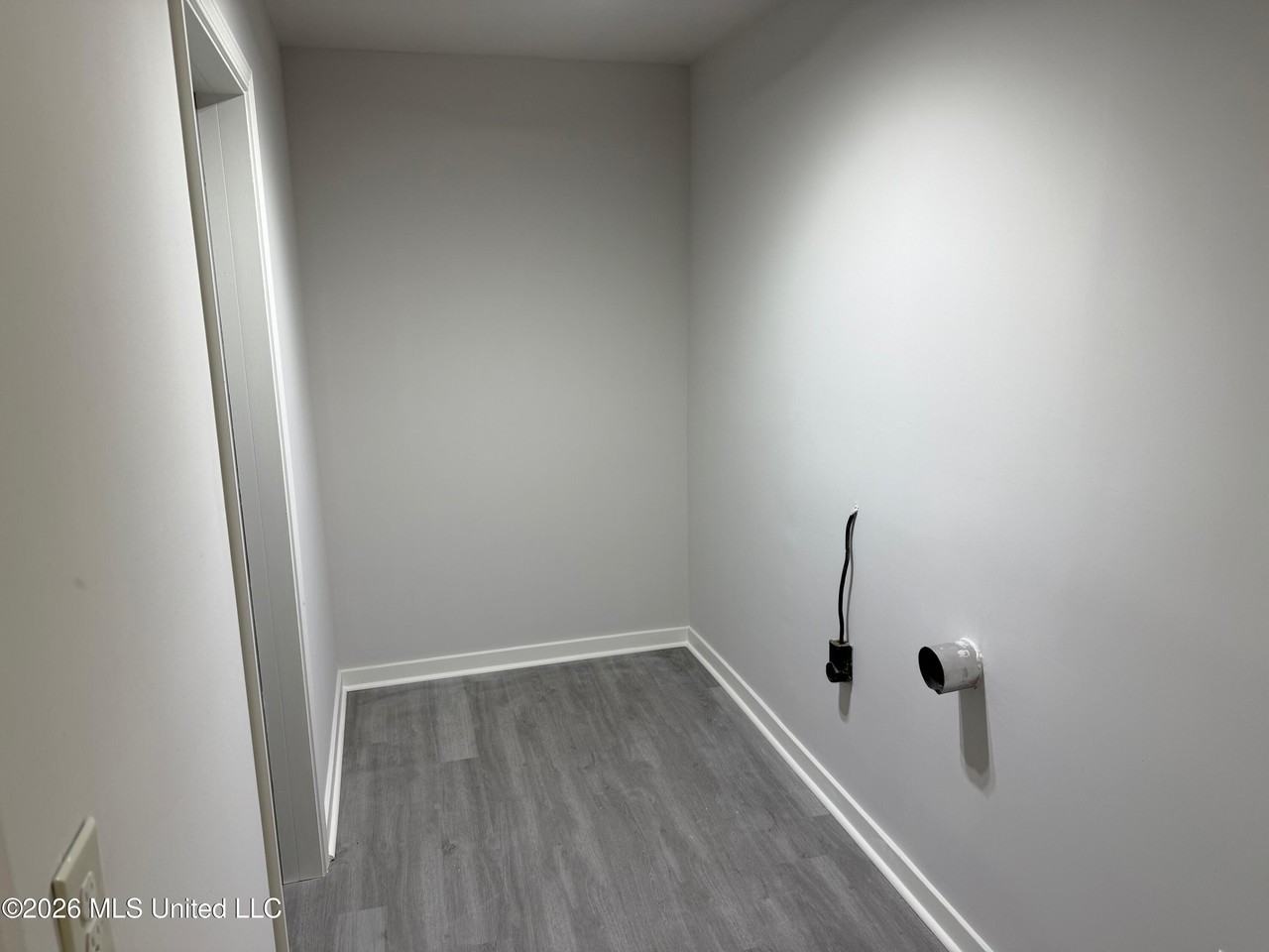 302 Saint Paul St - Photo 5 of 12