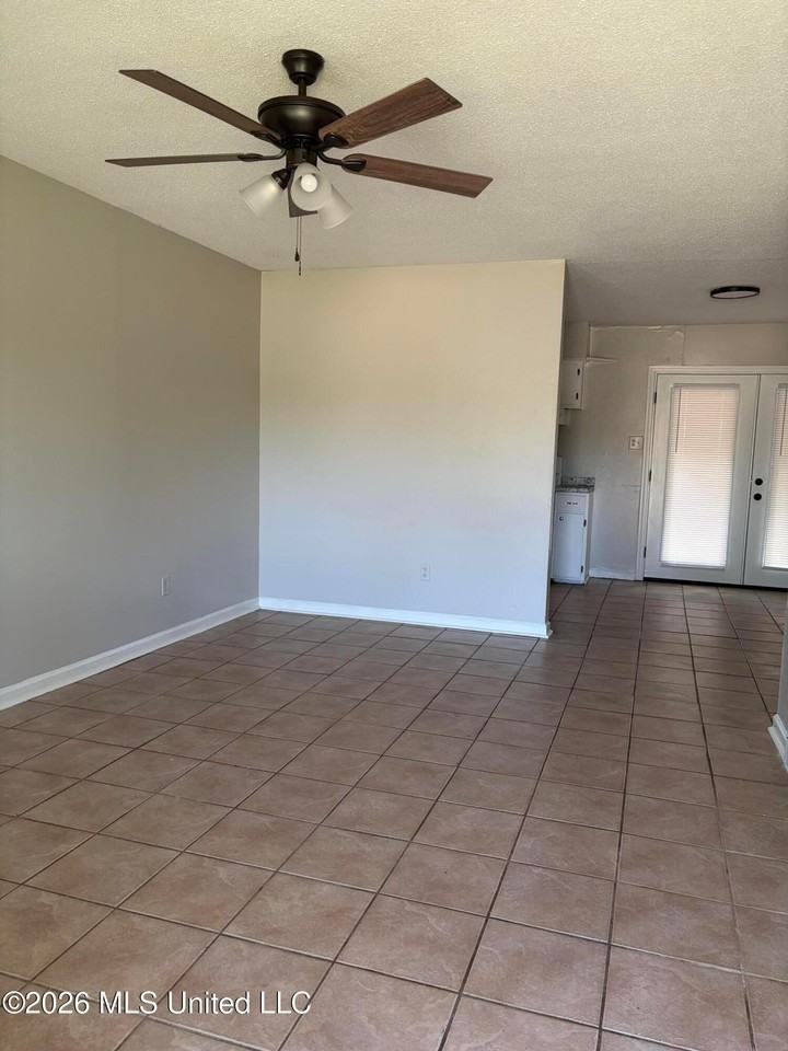 6450 Southbridge Cv - Photo 6 of 16
