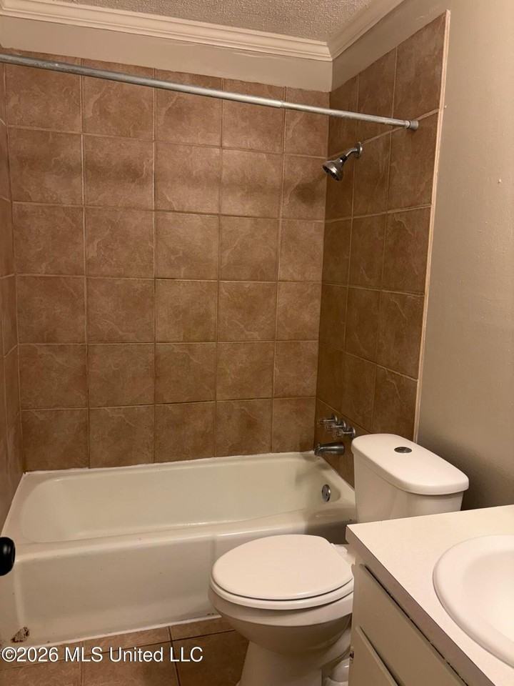 6450 Southbridge Cv - Photo 7 of 16