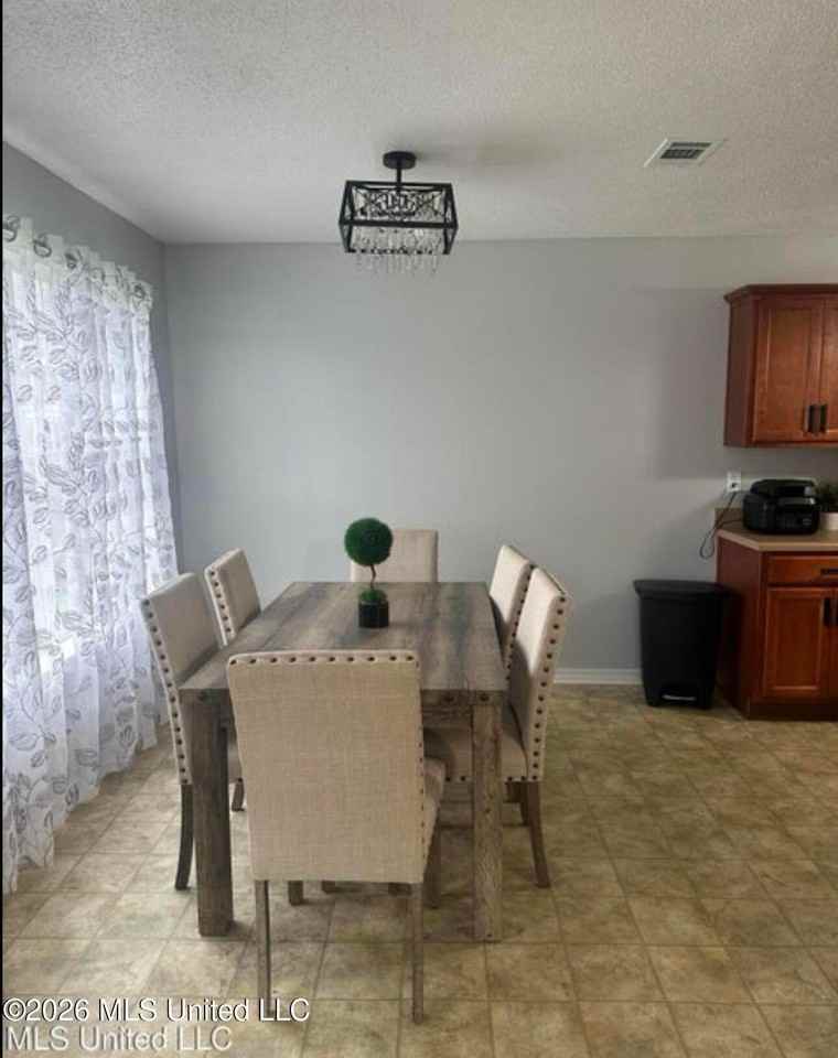 3506 Springwood Ln - Photo 4 of 17
