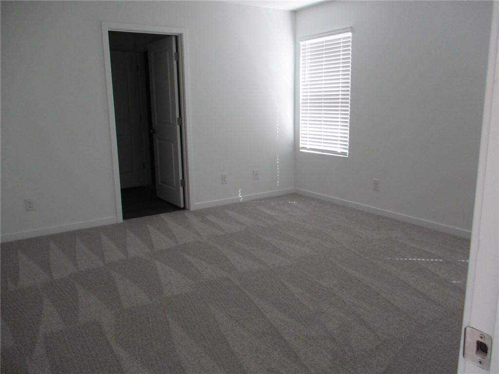 2274 Sarah Pl - Photo 4 of 11