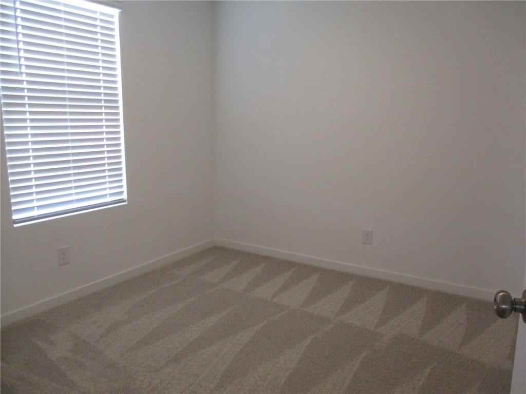 2274 Sarah Pl - Photo 7 of 11
