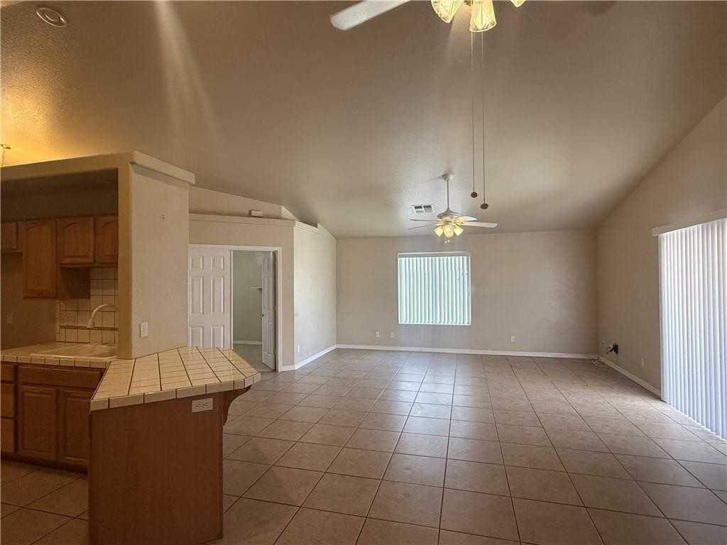 3674 N Willow Rd - Photo 4 of 9