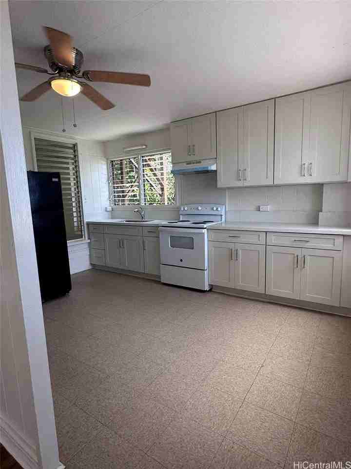 1701 Skyline Dr - Photo 2 of 25