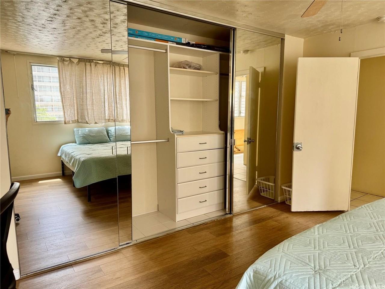 2355 Ala Wai Blvd #401 - Photo 5 of 24