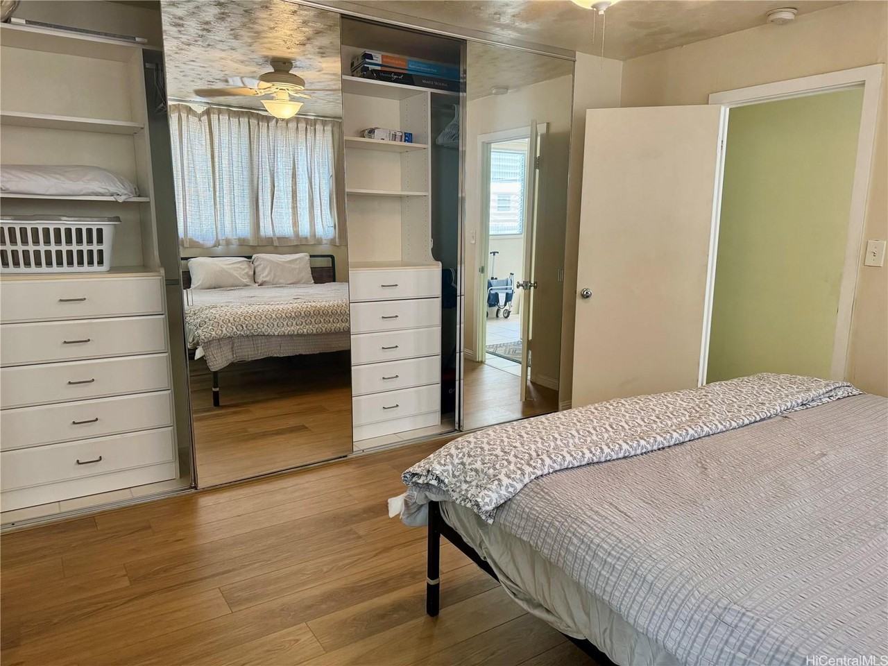 2355 Ala Wai Blvd #401 - Photo 6 of 24