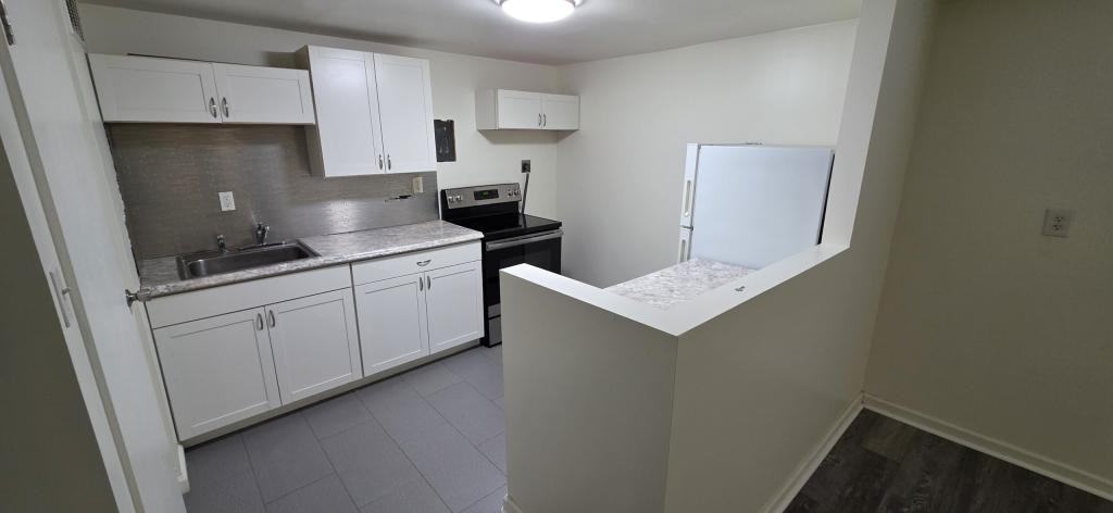 558R Goucher St - Photo 4 of 10