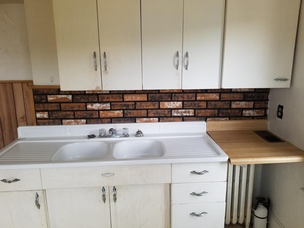 140 Rambo St - Photo 5 of 6