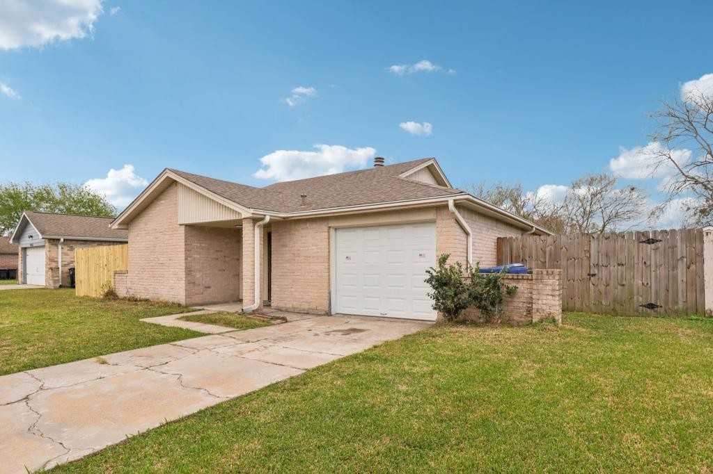 14067 Towne Way Dr - Photo 3 of 25