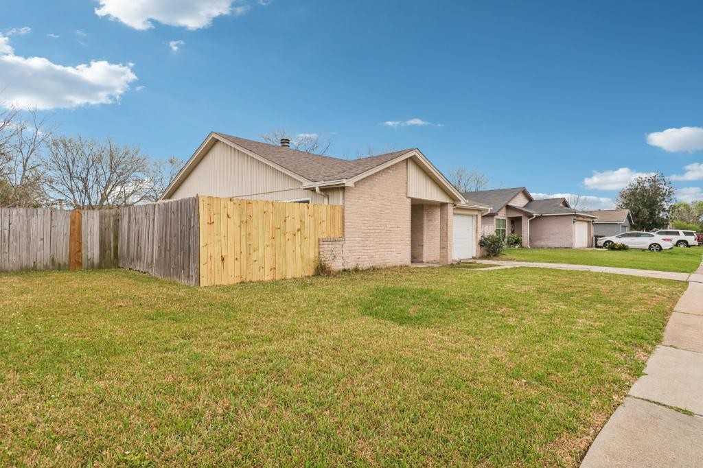 14067 Towne Way Dr - Photo 4 of 25