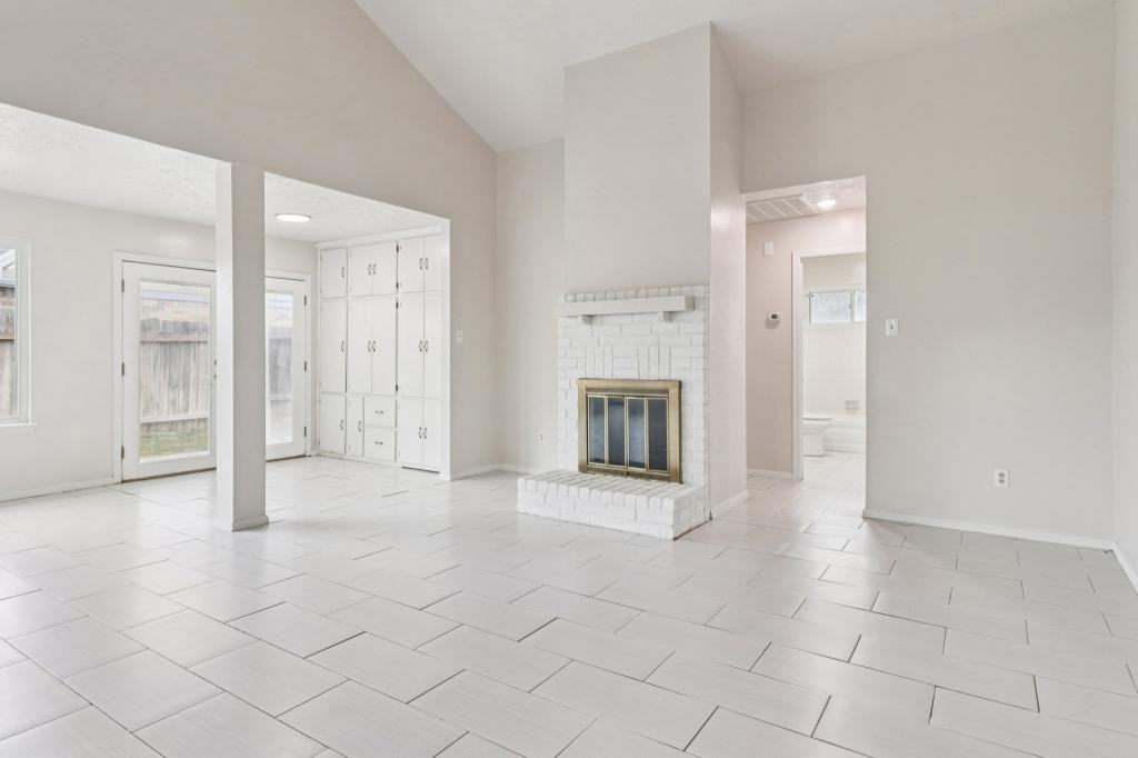 14067 Towne Way Dr - Photo 7 of 25