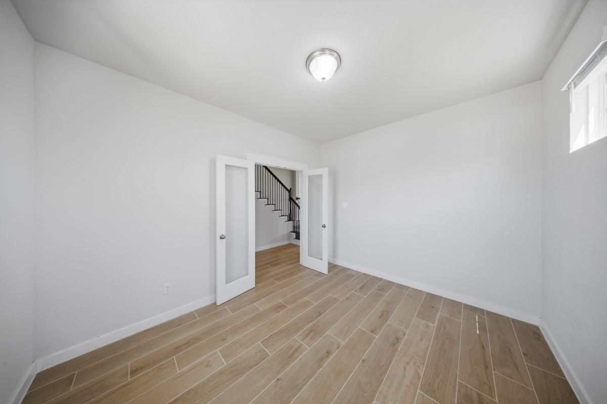 8007 Chasemont Ct - Photo 3 of 28