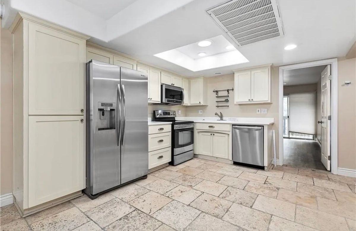 3336 Harbor Cir - Photo 6 of 29