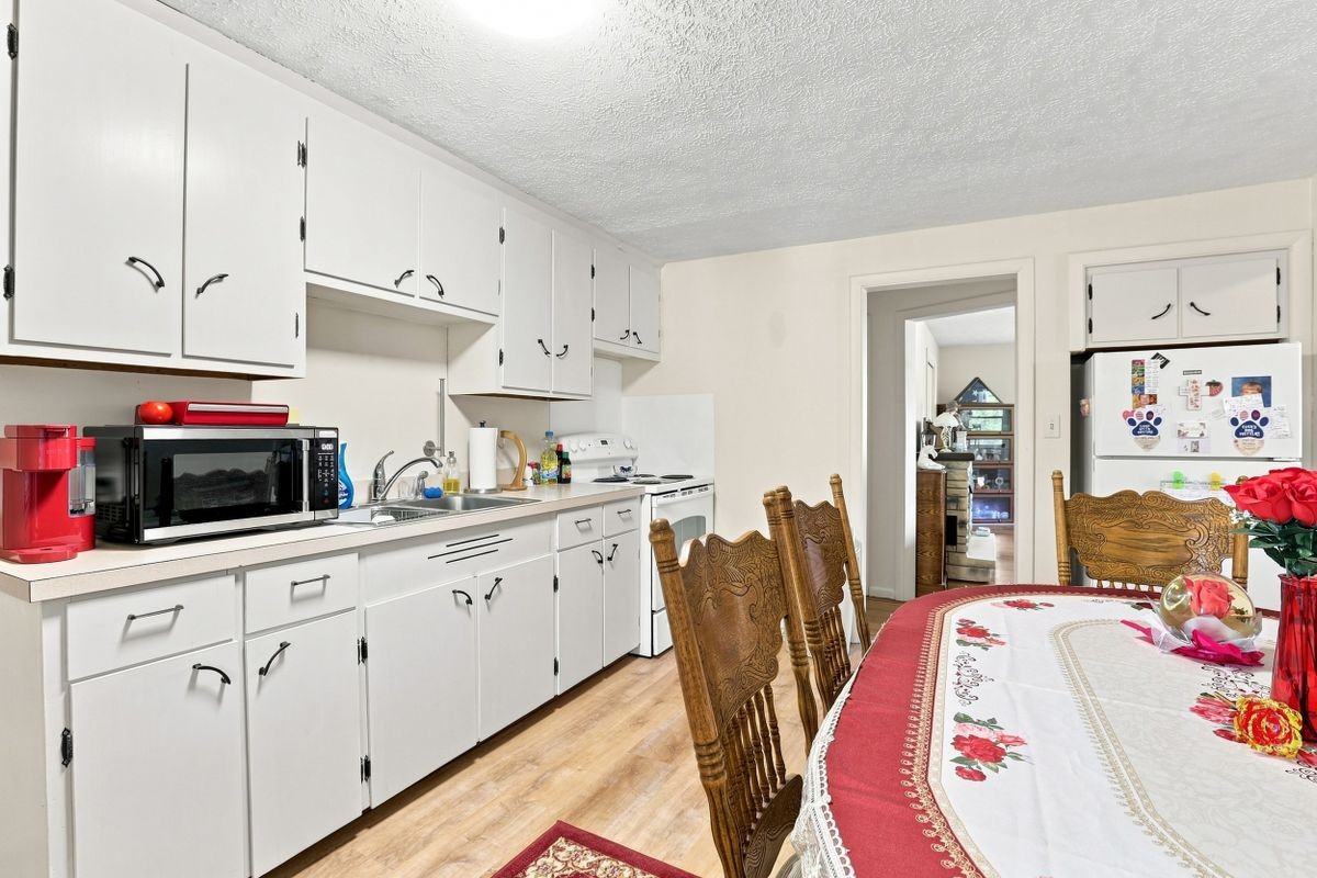 40 Arline St - Photo 2 of 19