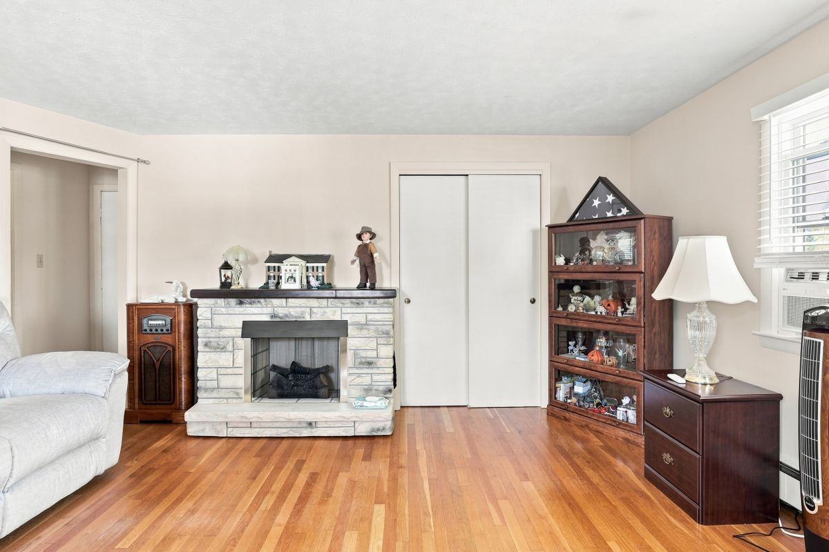 40 Arline St - Photo 7 of 19