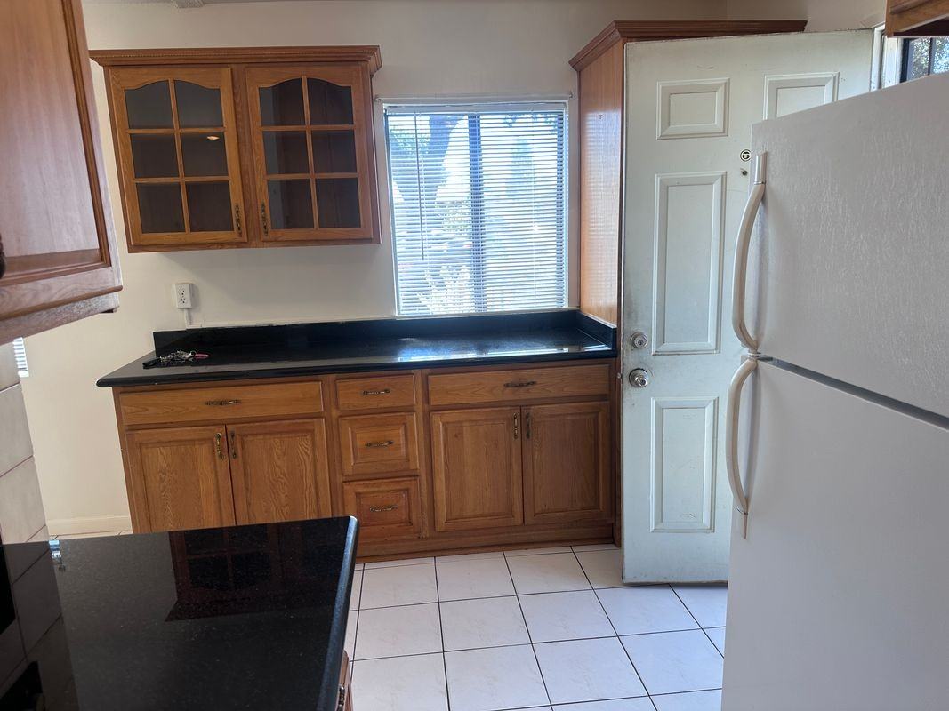 3615 Caspian Ave - Photo 5 of 6