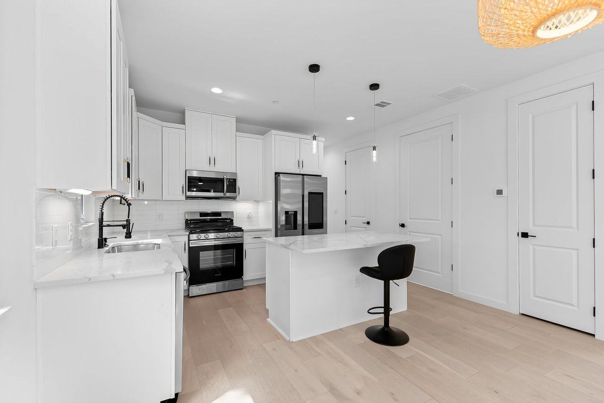 5305 Ledesma Rd ##4 - Photo 5 of 50