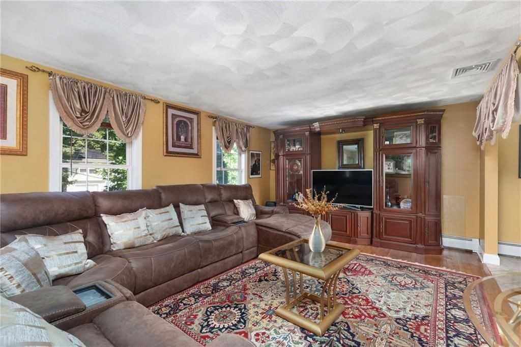 90 Rowley St - Photo 2 of 22