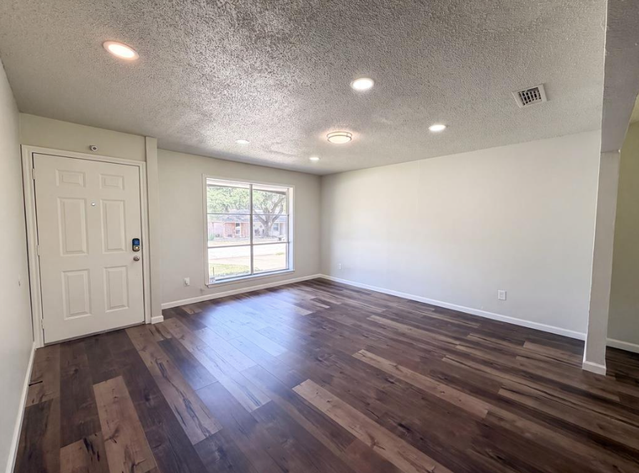 2141 Mountainview Dr - Photo 4 of 23