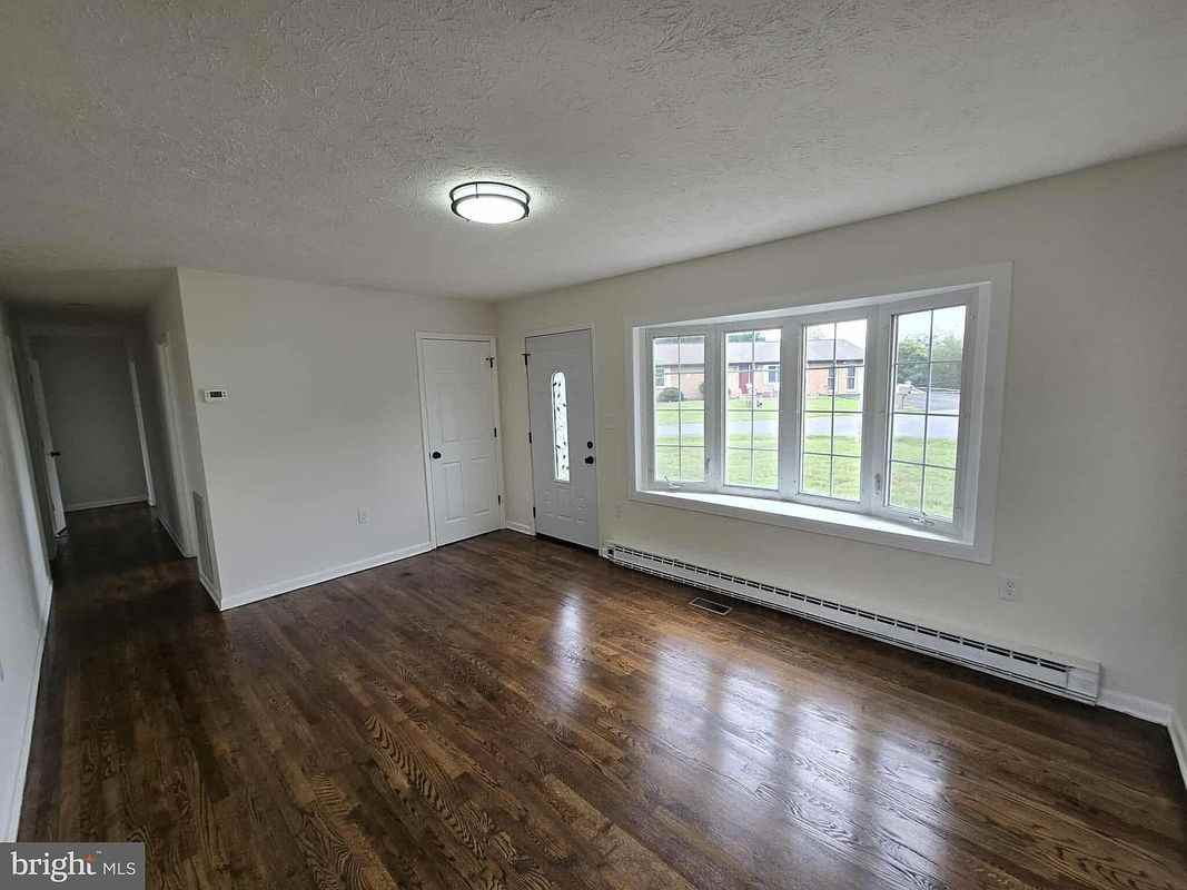4729 Cactus Way - Photo 5 of 18