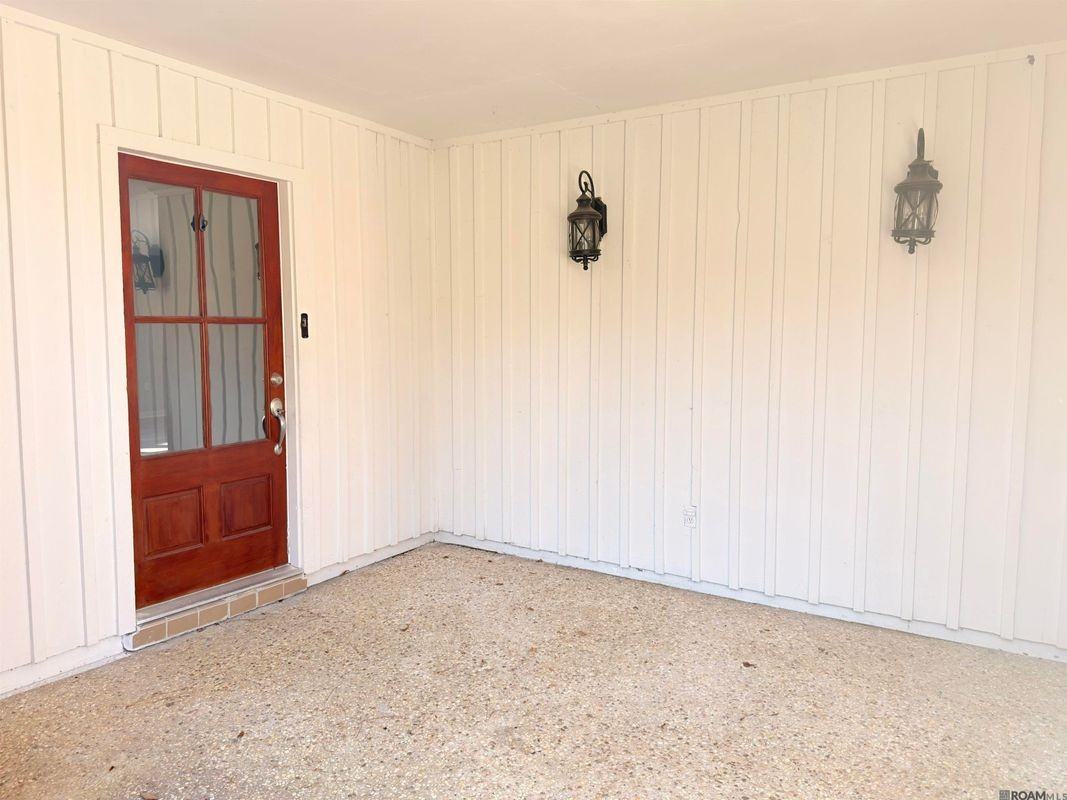 15826 New Market Dr - Photo 2 of 27