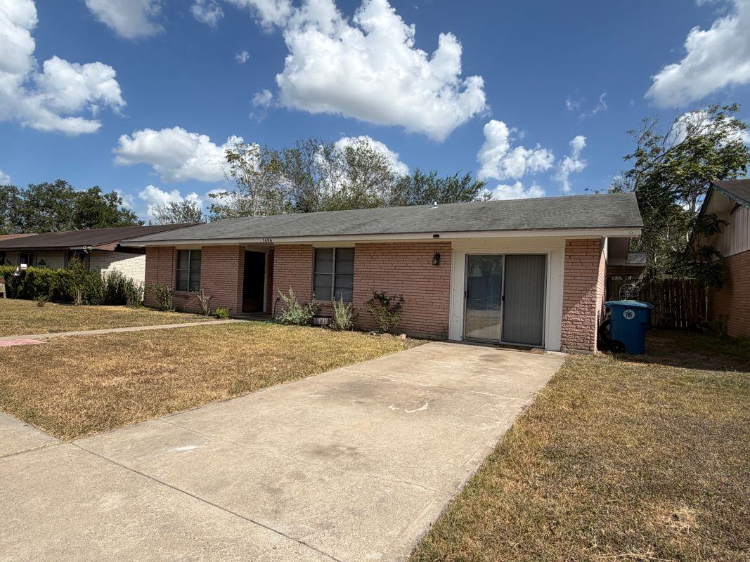 1404 Fairview Dr - Photo 3 of 11