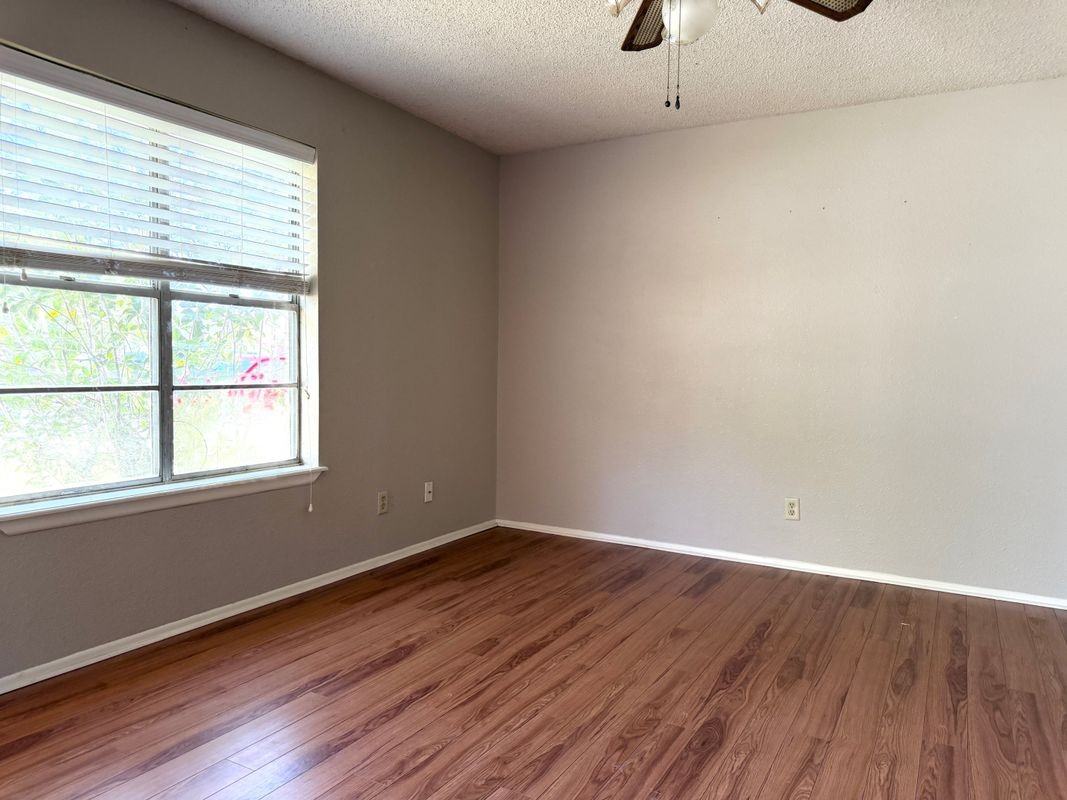 1404 Fairview Dr - Photo 7 of 11