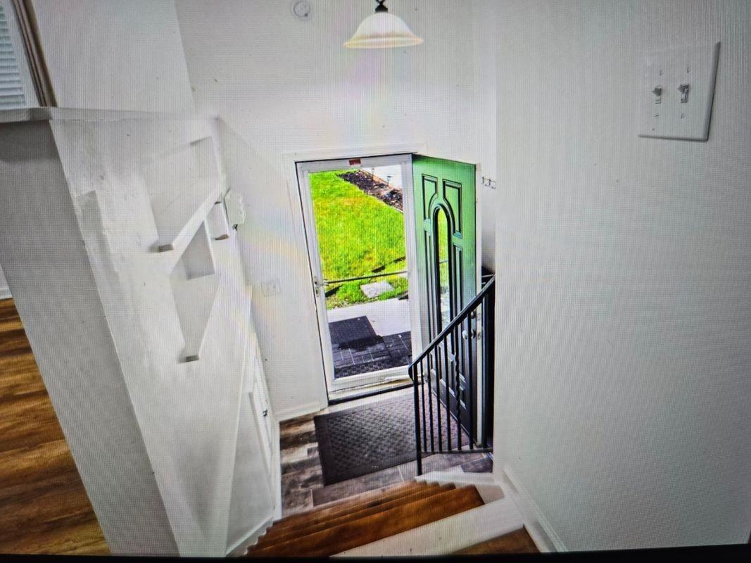 1134 Chinaberry Ln - Photo 3 of 10