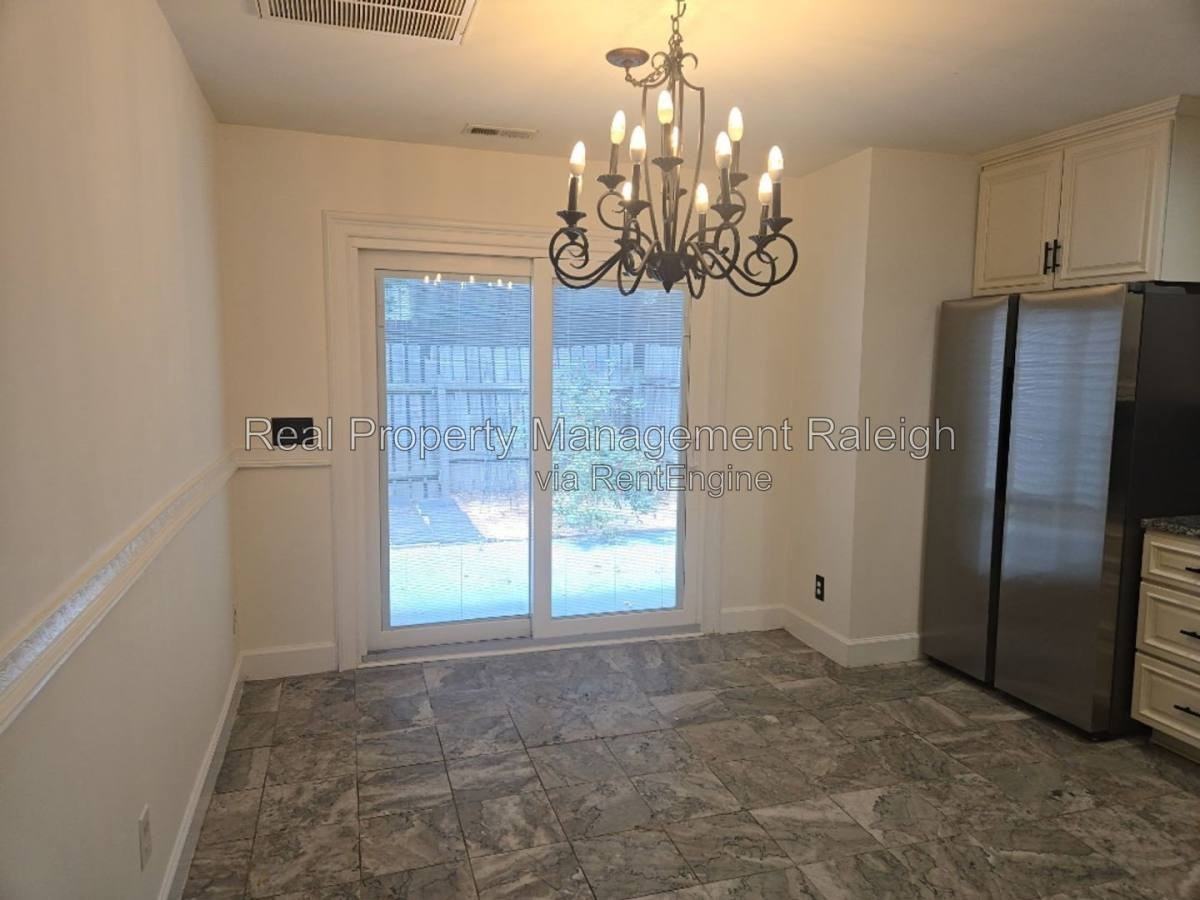 2607 Dwight Pl - Photo 5 of 14