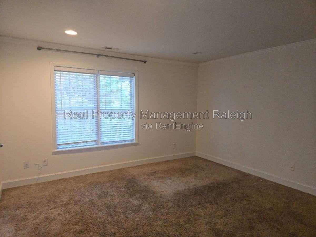 2607 Dwight Pl - Photo 6 of 14