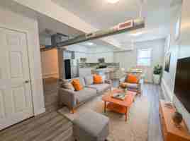 featured image of 140 Caroline St S
