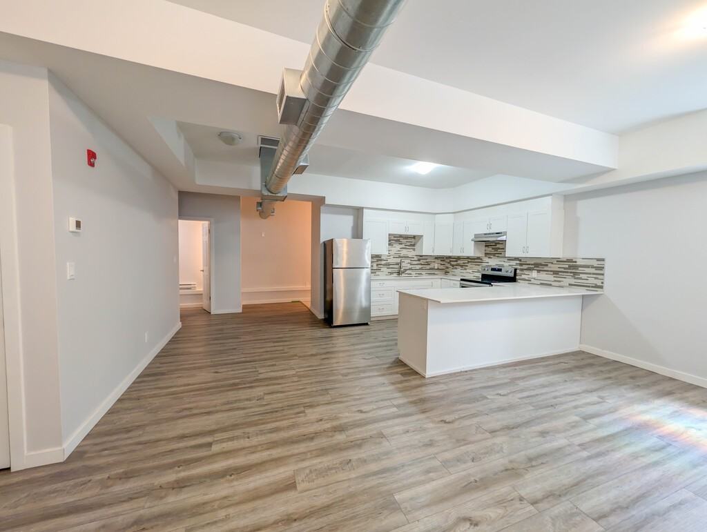 140 Caroline St S - Photo 4 of 17
