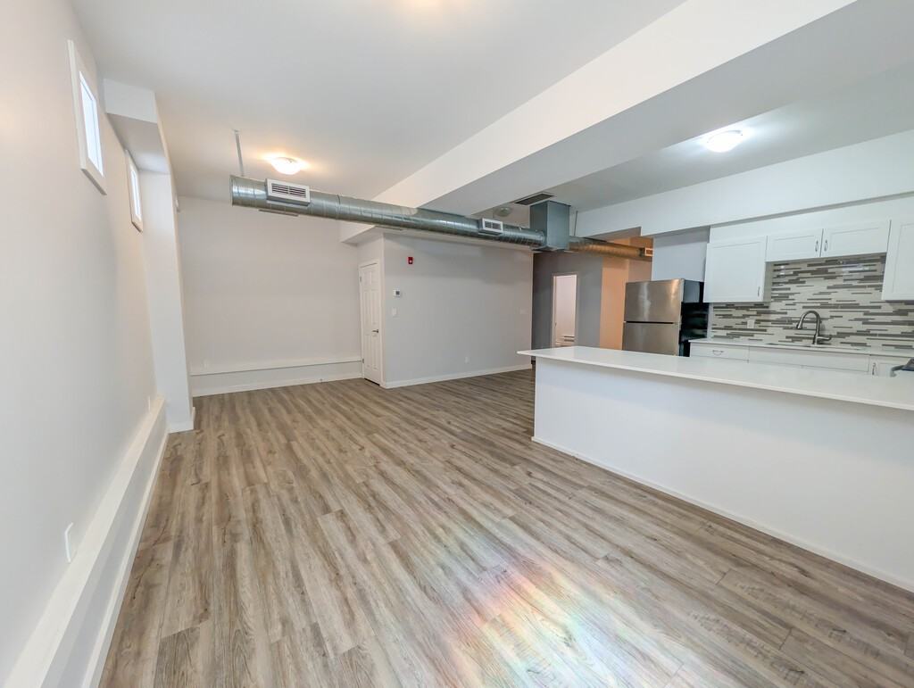 140 Caroline St S - Photo 5 of 17