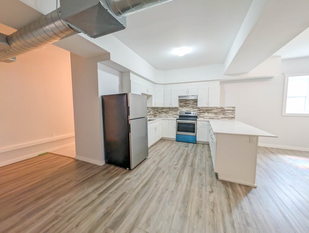 140 Caroline St S - Photo 7 of 17