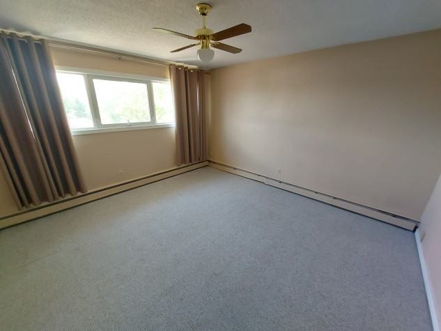 3606 57 Ave - Photo 4 of 13