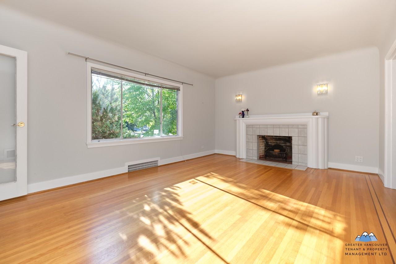3175 Courtenay St - Photo 2 of 35